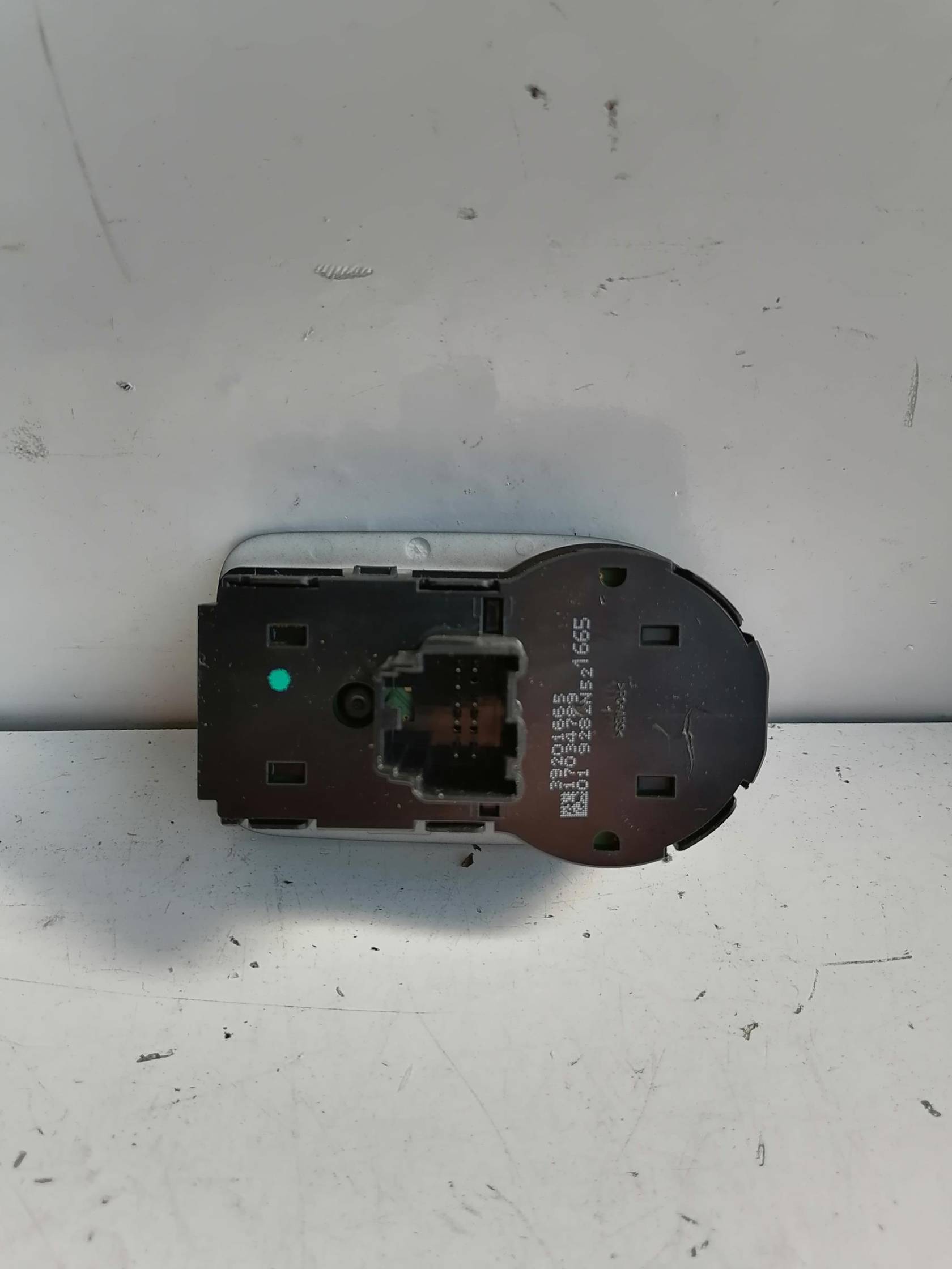 Interruttore pulsante regolazione luci